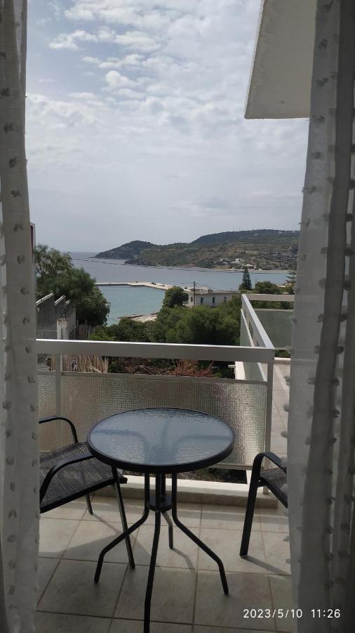 Meltemi Apartments Agia Marina  Exterior photo