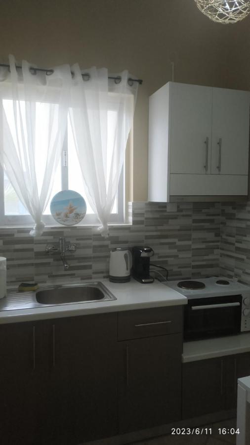 Meltemi Apartments Agia Marina  Exterior photo